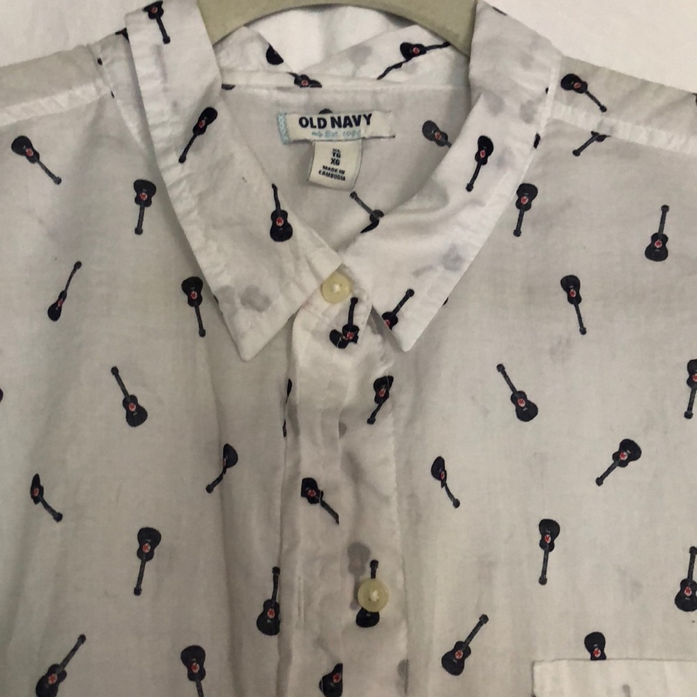 Old Navy women’s guitar print button down XL